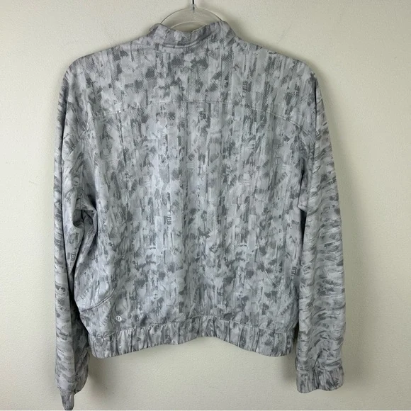 Lululemon Bombs Away Jacket in reversible white/city breeze white multi size: 8 - Picture 8 of 13